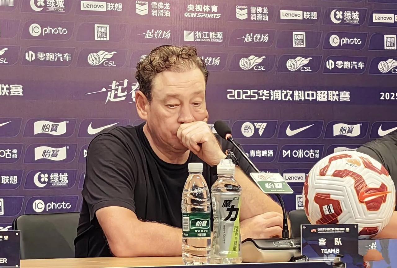 没想到上海申花让出榜首位置后，主帅斯卢茨基居然还在嘴硬啊。两轮不胜丢掉中超榜首