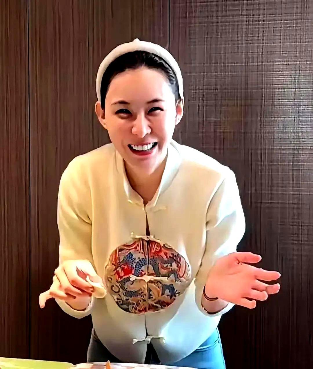 汪小菲家三胎小名风波，最值得看的从来不是婆媳矛盾。汪小菲直播当众改了张兰取