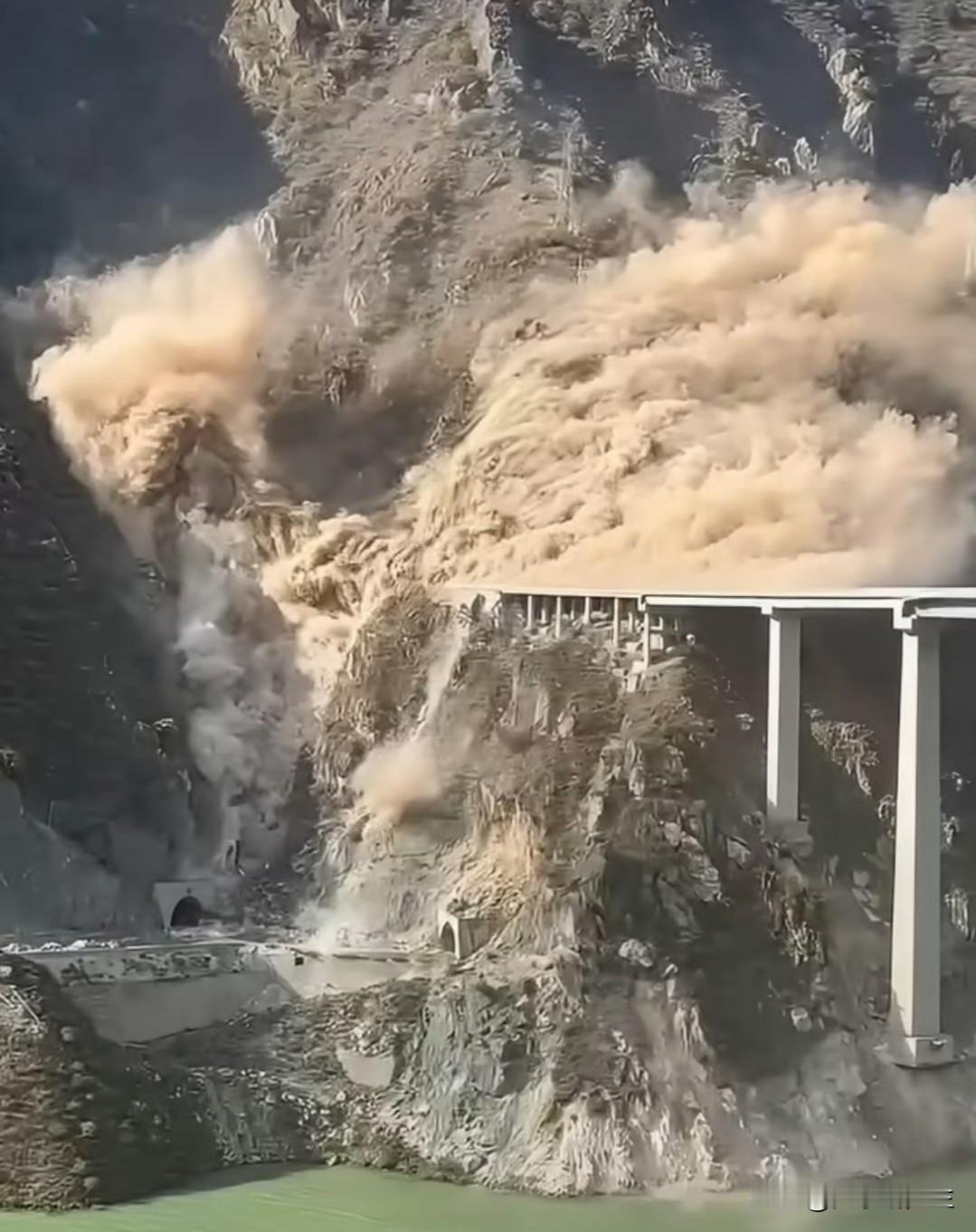 四川那座大桥垮了却没人伤亡不是因为运气好，是巡查员盯着裂缝不放过。11月1