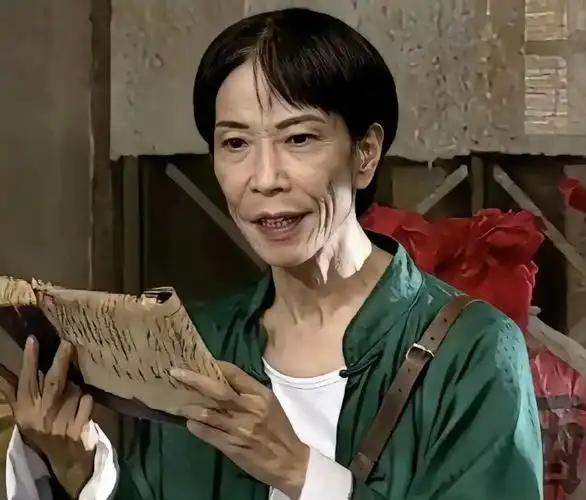 女版贾队长早苗谄媚的样子让小日子的网民不开心了，觉得她在税宗面前丢人现眼了。还没