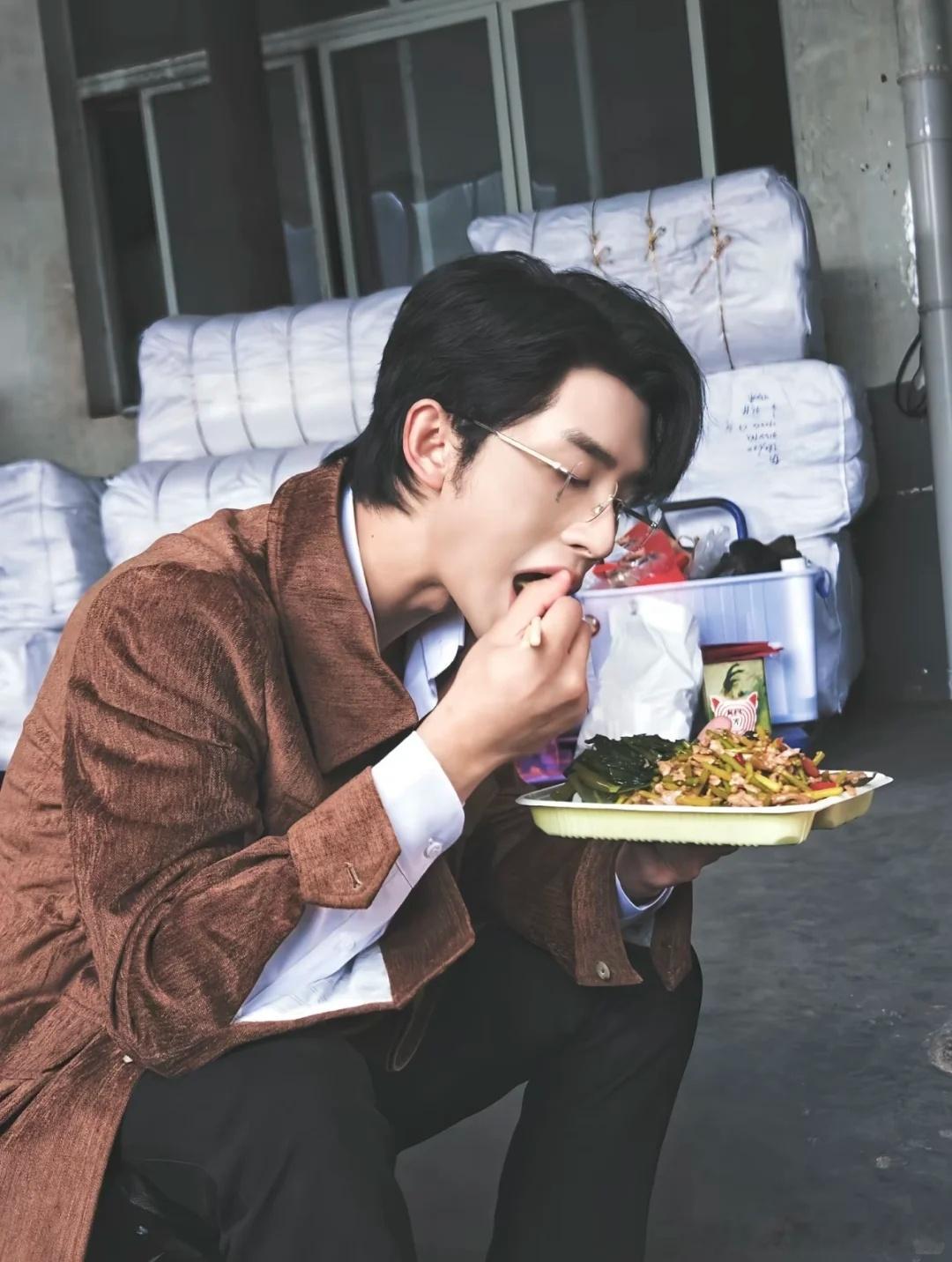 申浩男演霸总没有花大钱的义务申浩男饰演的这个霸总还是第一次见，打破传统霸总套路，