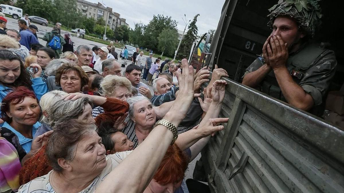 乌克兰人口大崩盘！四年战火，近千万人逃亡，国家彻底空了很多人不知道，乌克兰正