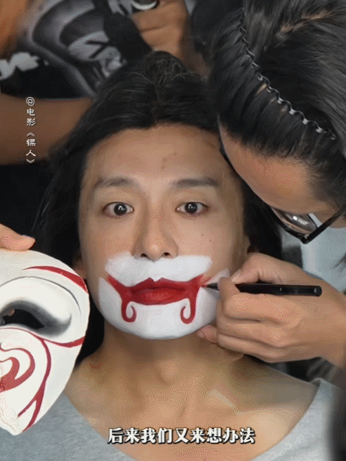 孙艺洲在电影《镖人》里，饰演了“知世郎”一角——但因为一直戴着面具，很多观众根本