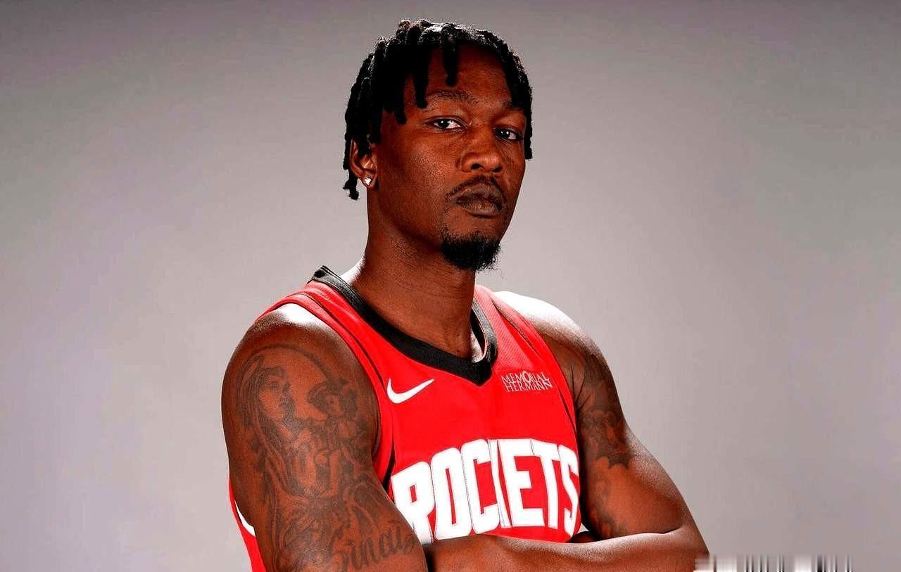 火箭悄无声息地干了件大事！芬尼·史密斯回归后，这支球队居然一场没输过。对阵步