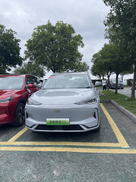 吉利银河E5：告别频繁充电！E5续航太香啦⚡