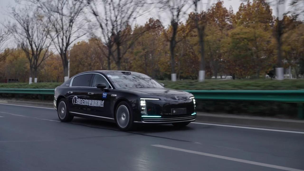 路透视频引热议，鸿蒙智行的L3测试藏着行业变革信号网传的鸿蒙智行L3级自动驾驶