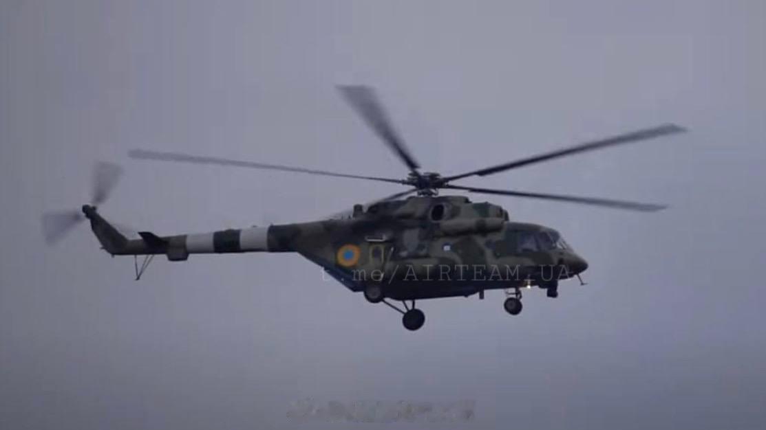 那架被叛逃俄军飞行员马克西姆劫持的俄军米-8AMTSH直升机已经被刷上了乌军识别