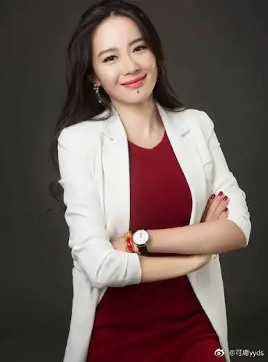 前华人首富赵长鹏伴侣何一，身价也有2000亿都要自己亲自生孩子40岁高龄，已经生