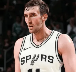 NBA常规赛马刺客场迎战魔术的比赛已经结束。全场战罢，马刺以114-112战胜魔