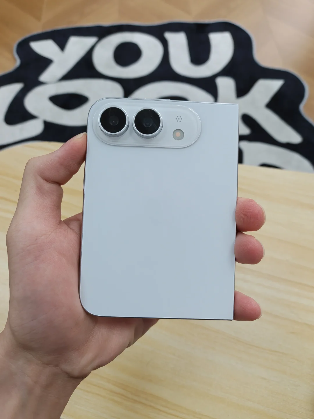 iPhone折叠屏这个质感太绝了！