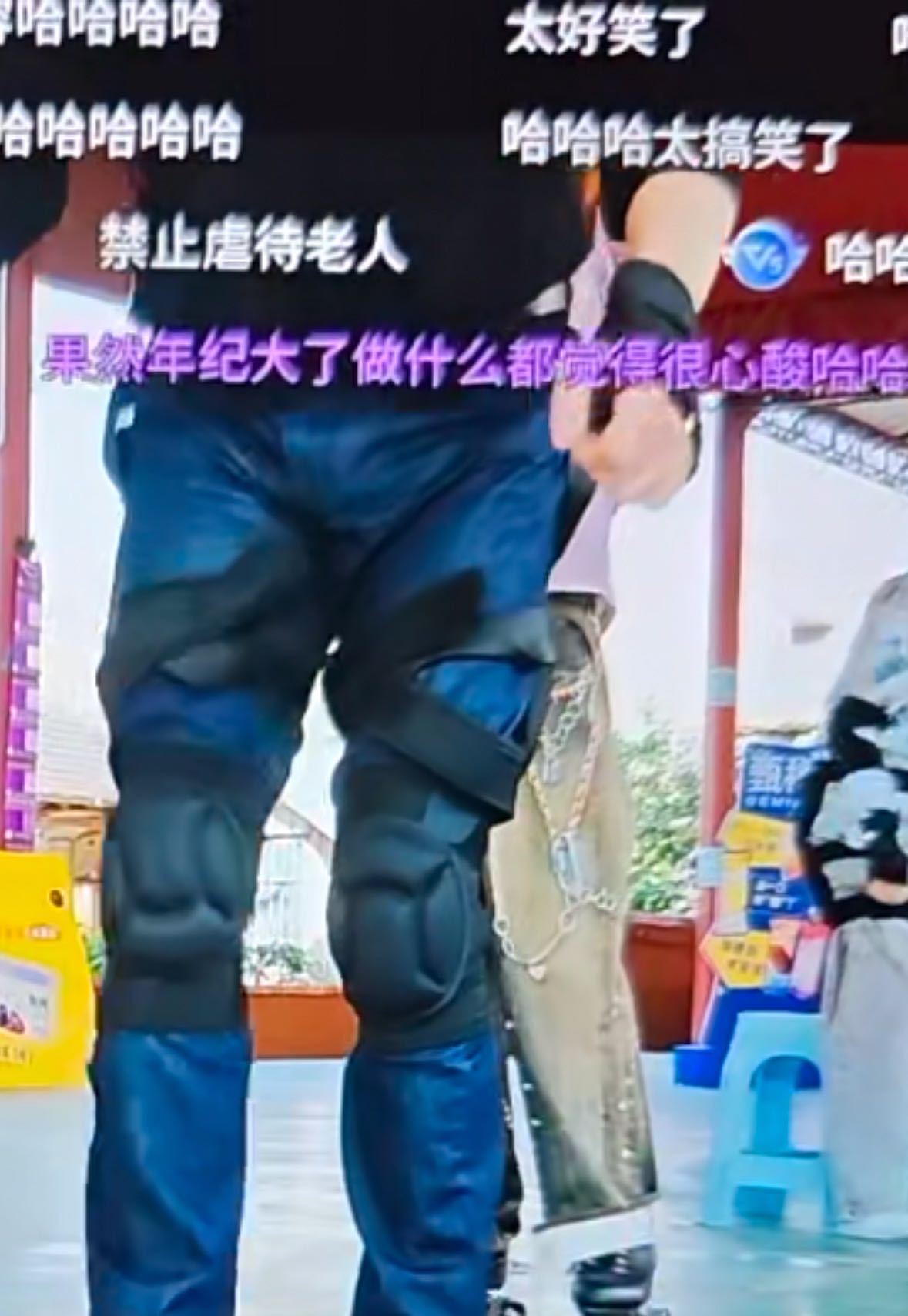 李乃文年纪大了做什么都心酸哈哈哈哈哈接力传水时的乃文哥：嘴上叼的是水杯，脚下踩的