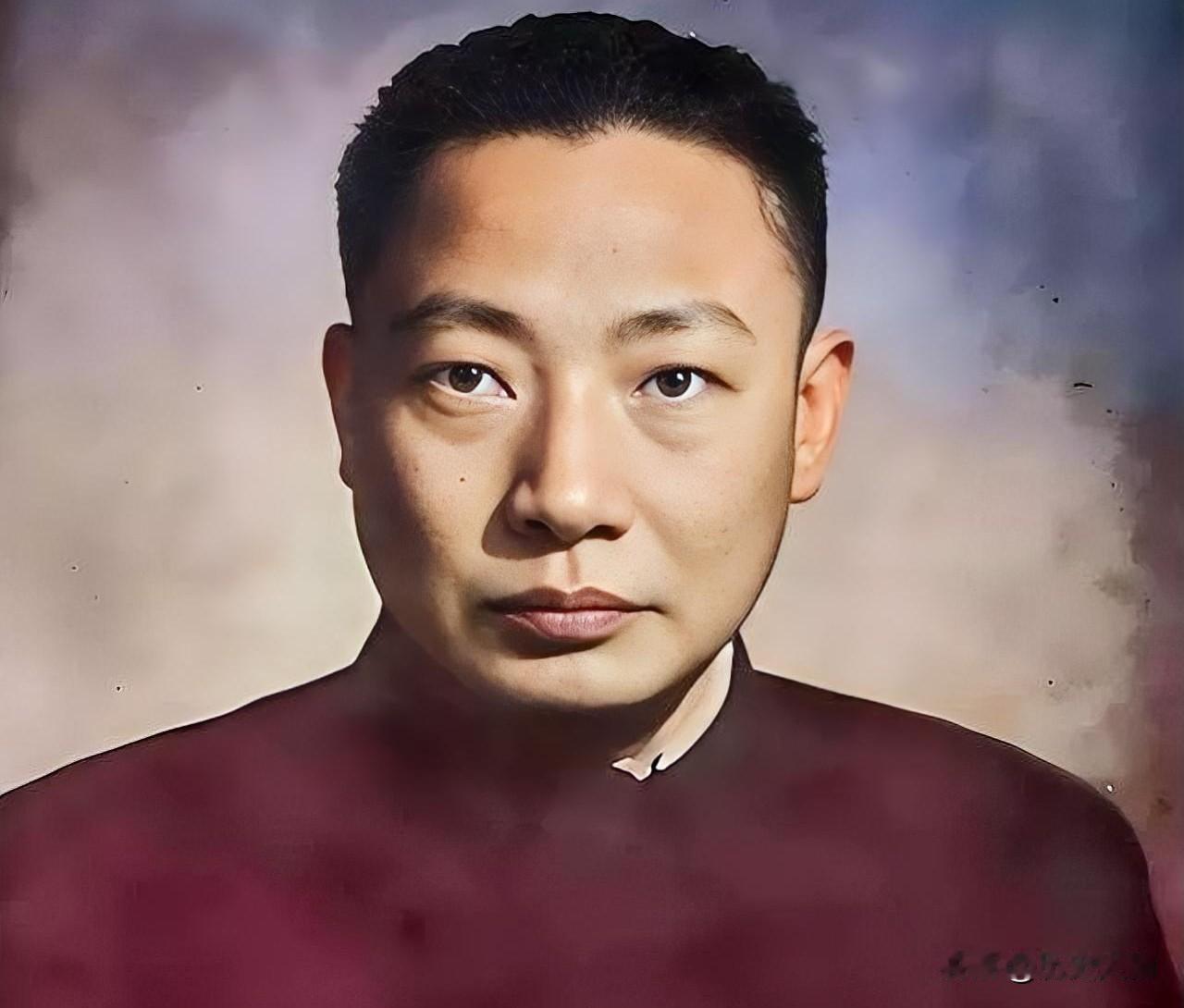 1947年12月，蒋介石免去郑介民保密局局长、调任国防部次长后；副局长毛人凤顺利