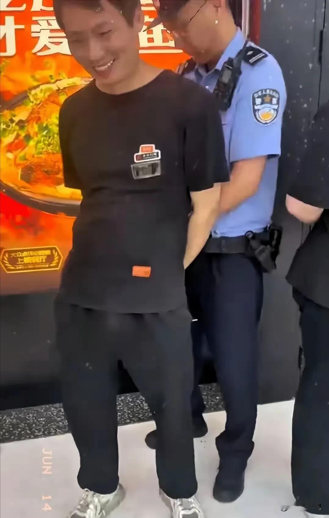 这个老员工笑不出来了！不是他态度嚣张，而是北京警方出手了。行政拘留14天
