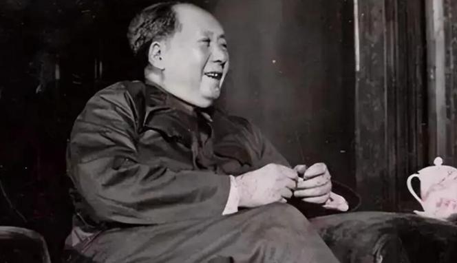 毛主席活到八十三岁，按现在的眼光看也算高寿了，可身边照顾他的保健医生却说过一句让
