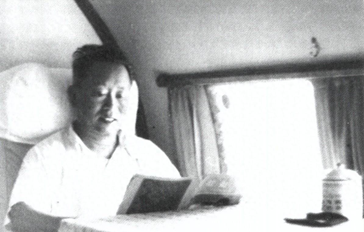 1958年毛主席与刘亚楼会谈不欢而散，刘亚楼向周总理和罗帅紧急寻求帮助1949