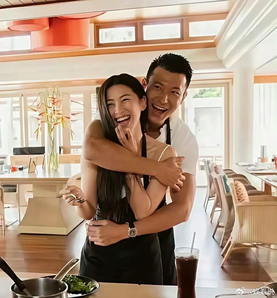 朱珠的老公，颜值放娱乐圈也是顶级的存在，感觉她真的很有福气