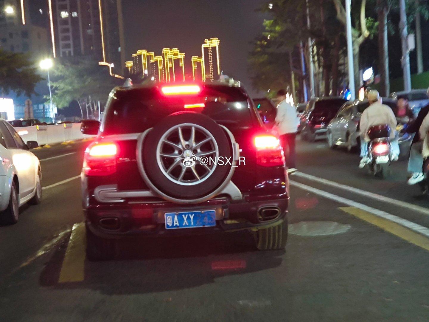 农历2025年的班就上到这里，回来的路上还见到了粤A一手深蓝色牌的书包初代卡宴9