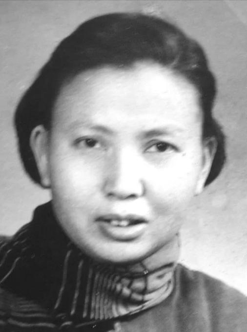 1941年，21岁的女战士莫林被活埋前，敌人竟突然问：“你认识莫林吗？”，莫林一