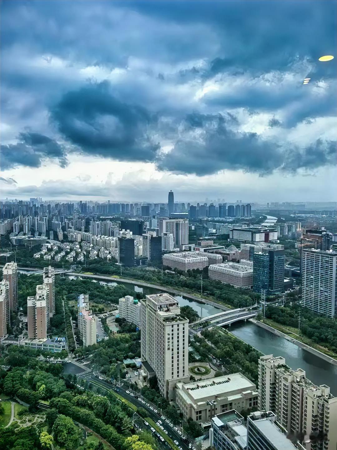 中财办原副主任尹艳林说房地产调控的政策工具箱，应该从抑制房价上涨转变为支持房价上