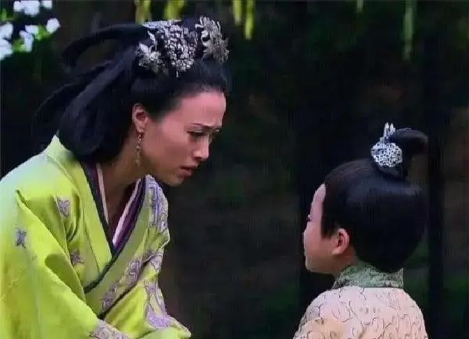 刘邦攻下魏国后，将魏王的妃嫔全部纳入后宫。排着队一个个临幸后，独独落下了最美的薄姬。多年后，刘邦偶然