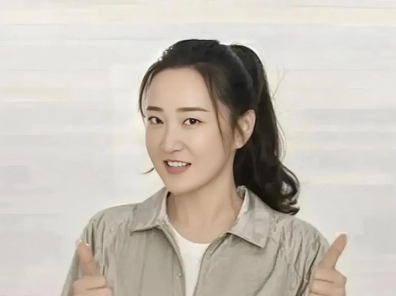 贾玲，引发热议！因为她又瘦了，现在看起来更加平平无奇。因为好像看到了很多女明