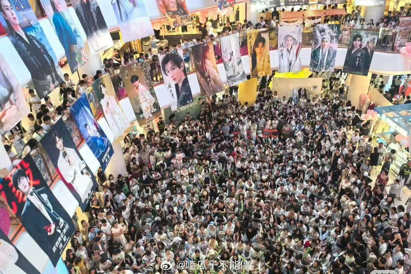 成毅赴山海剧宣人气赴山海剧宣人气成毅赴山海剧宣人气，哇塞哇塞，🤩​​​