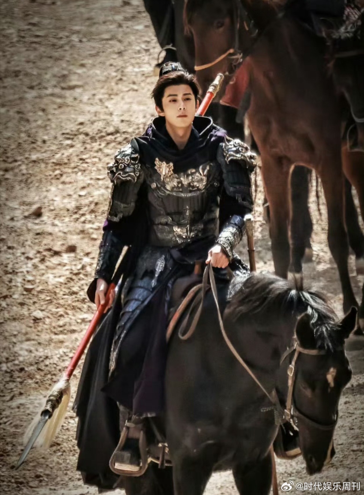 新剧《将门独后》红衣造型出圈，筹备《大奉打更人2》原班人马回归，王鹤棣缺席阅文盛