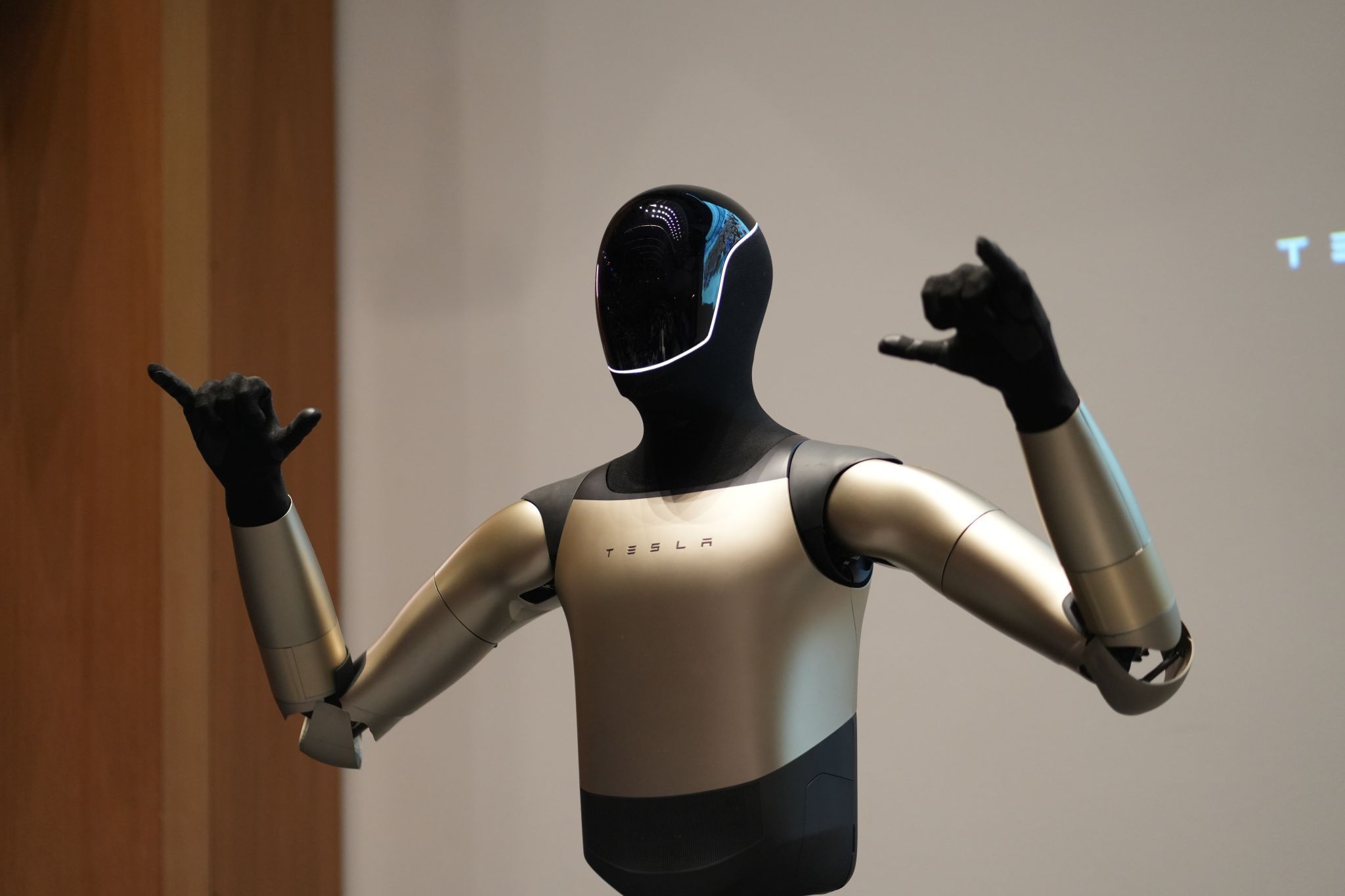 特斯拉上海工厂有望生产人形机器人Optimus4月14日，南华早报报道称，特斯拉