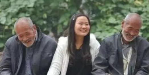 看哭了！1988年，安徽一对夫妻生下女儿后不想要，想起村里有对光棍兄弟，竟连夜把