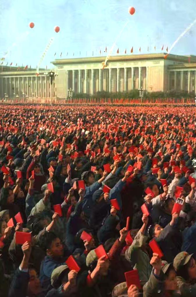 1967年彩色老照片：全国山河一片红。