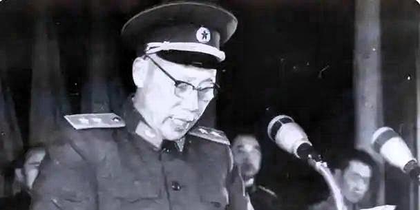 十八岁的吴富善被父亲一记耳光打出家门，19年后他携妻荣归吉安，等来的只有哥嫂和两
