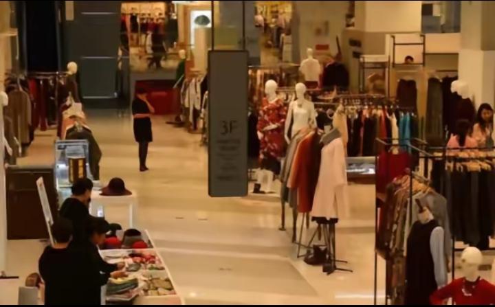 昨晚，和一位在日本的朋友聊天，他透露了两个实情，情况真的挺严峻了！第一个是，随着