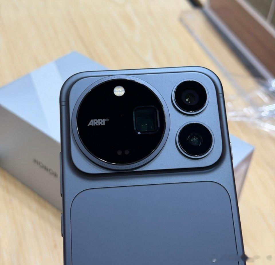 荣耀Magic9这个质感真不错感觉不比iPhone差​​​