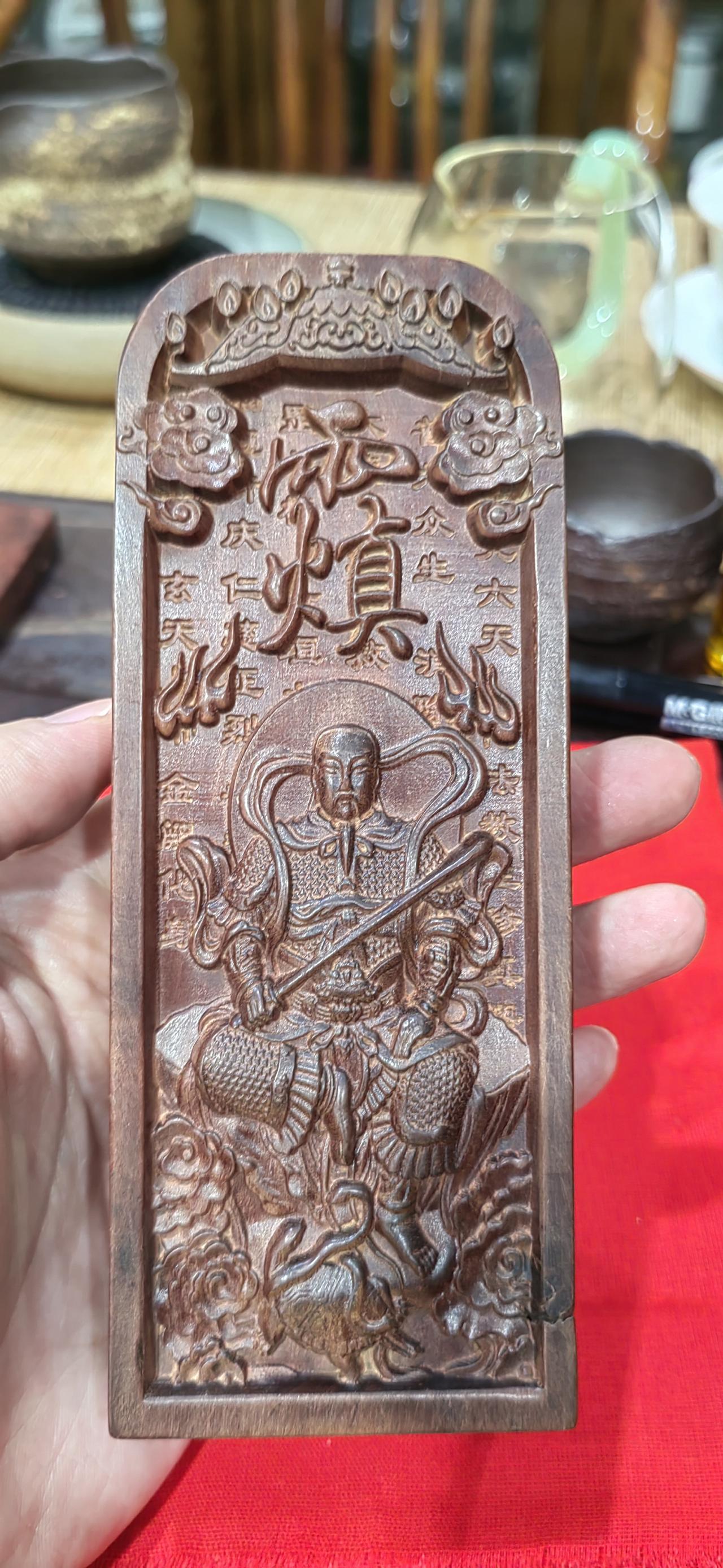 前些天，我媳妇接我儿子从地下车库走，孩子到家之后就开始闹，我们最开始以为是不爱回