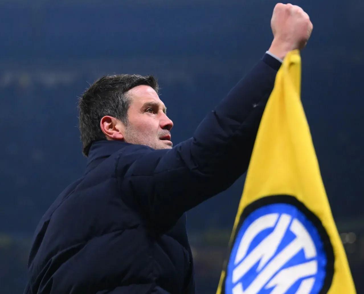 国米球迷啥也别说了，支持巴斯托尼吧！！因为这场对罗马，左边美男子奥古斯都打不了，