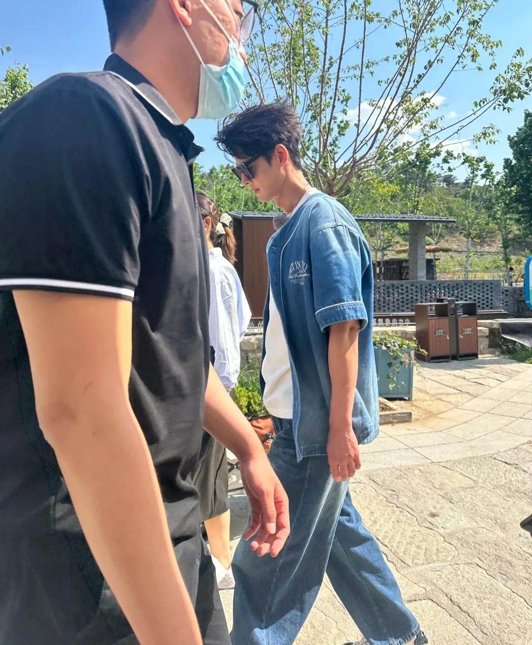 郭品超自从和舅公家认亲后就没出过山东的感觉，哈哈哈~最近哥已经开始收上麦子了！