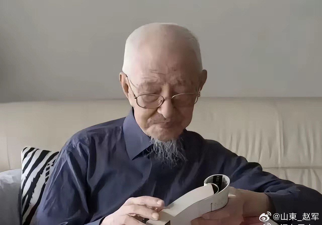 “火往上跑，水往下流”，这个道理吃透了，治上热下寒就能断根！中医讲，正常情况下心