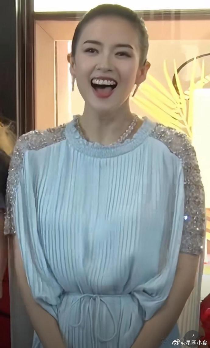 还是原装牙好看啊，章子怡牙齿很真实，特别好！很多明星做牙齿之后反而弄毁了，牙齿看