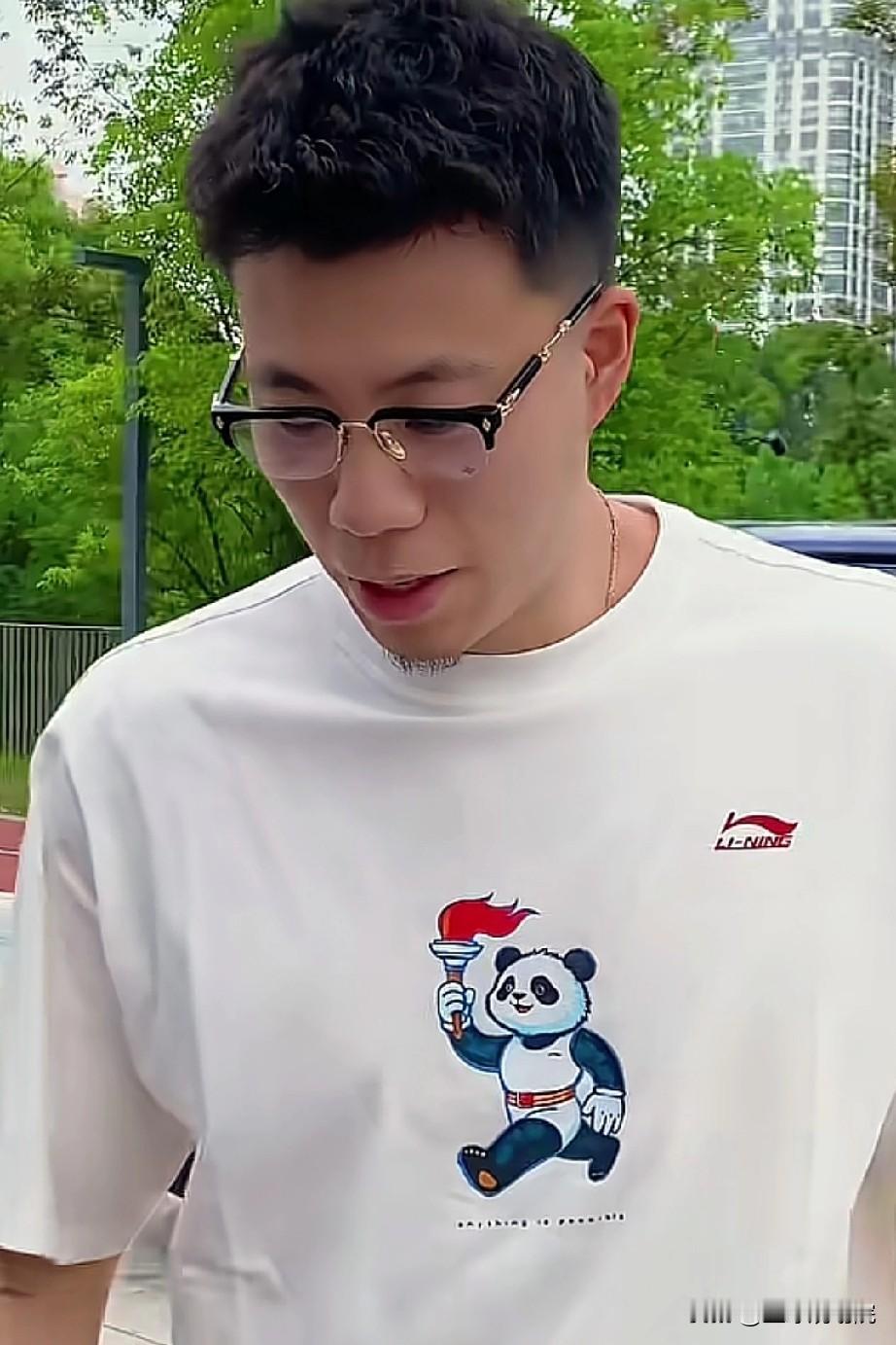 我就想知道这几个人到底啥情况？中国男篮目前处于非常艰难的处境，集训队的这些球