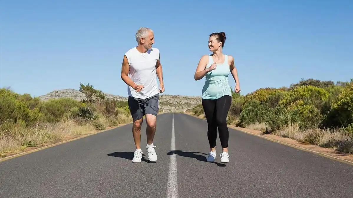 坚持走路锻炼的人，最后都怎么样了？恭喜，或能收获5个身体益处 别不当回事儿，
