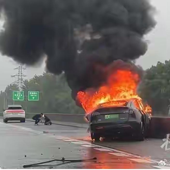 上海高速救人的理想车主获李想赠车：可免费置换理想i9这不仅仅是一张价值几十万