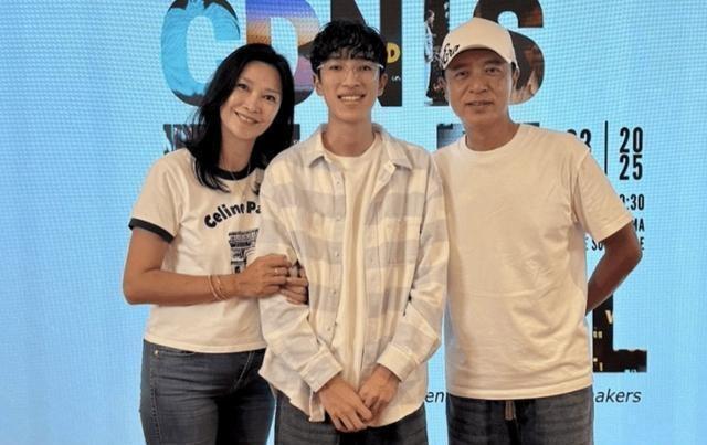 李克勤19岁大儿子回港露面，撞脸亲爸身材高挑吸睛