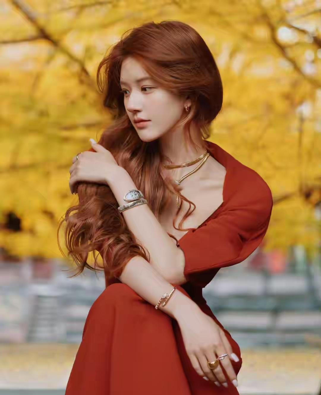 赵露思杂志封面大片每一个造型每一身穿搭都美得不要不要的尤其喜欢赵露思的红