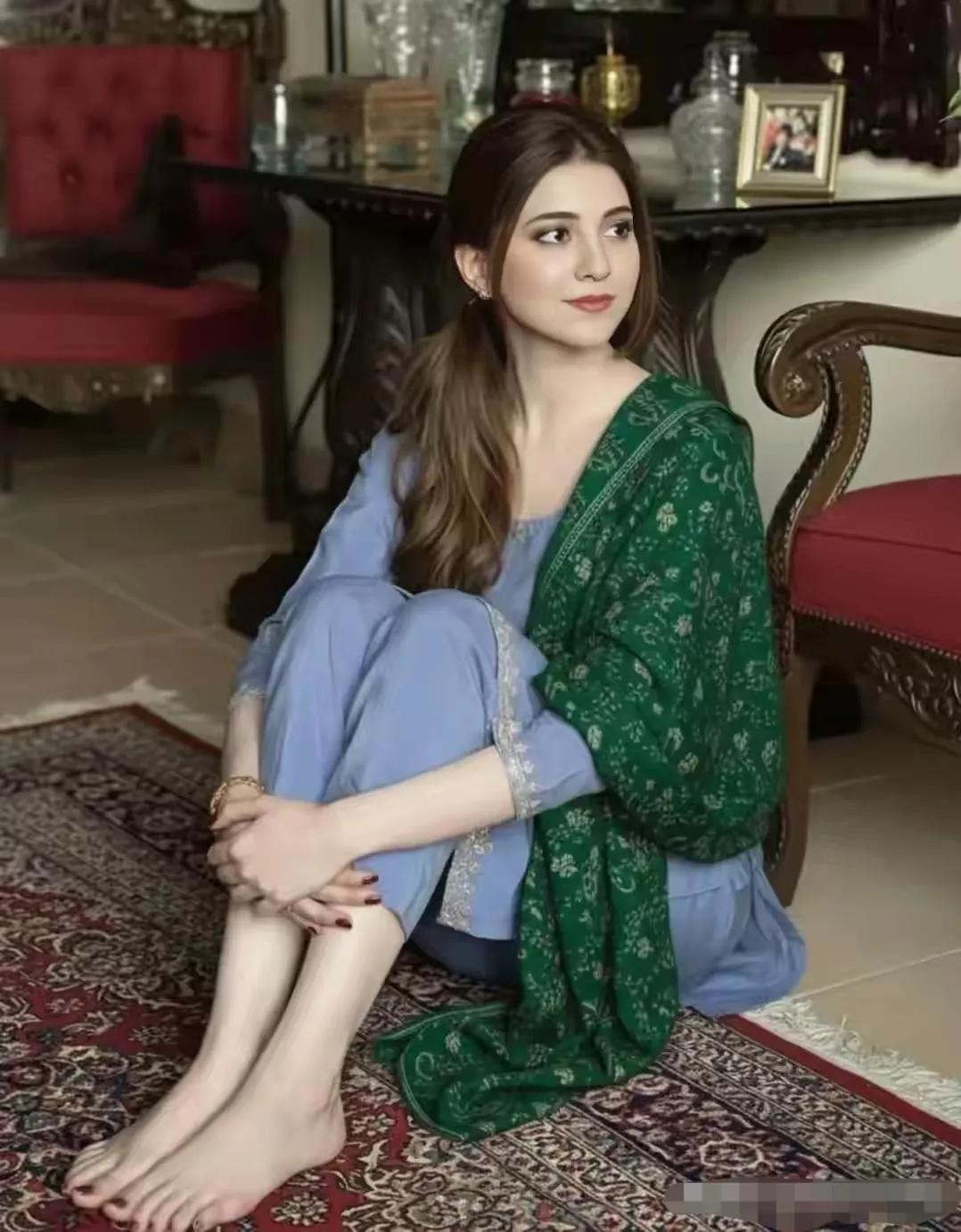 巴基斯坦人跟印度人的族源其实是一样的，只是信仰不同而已。不过在卫生习惯方面，二者