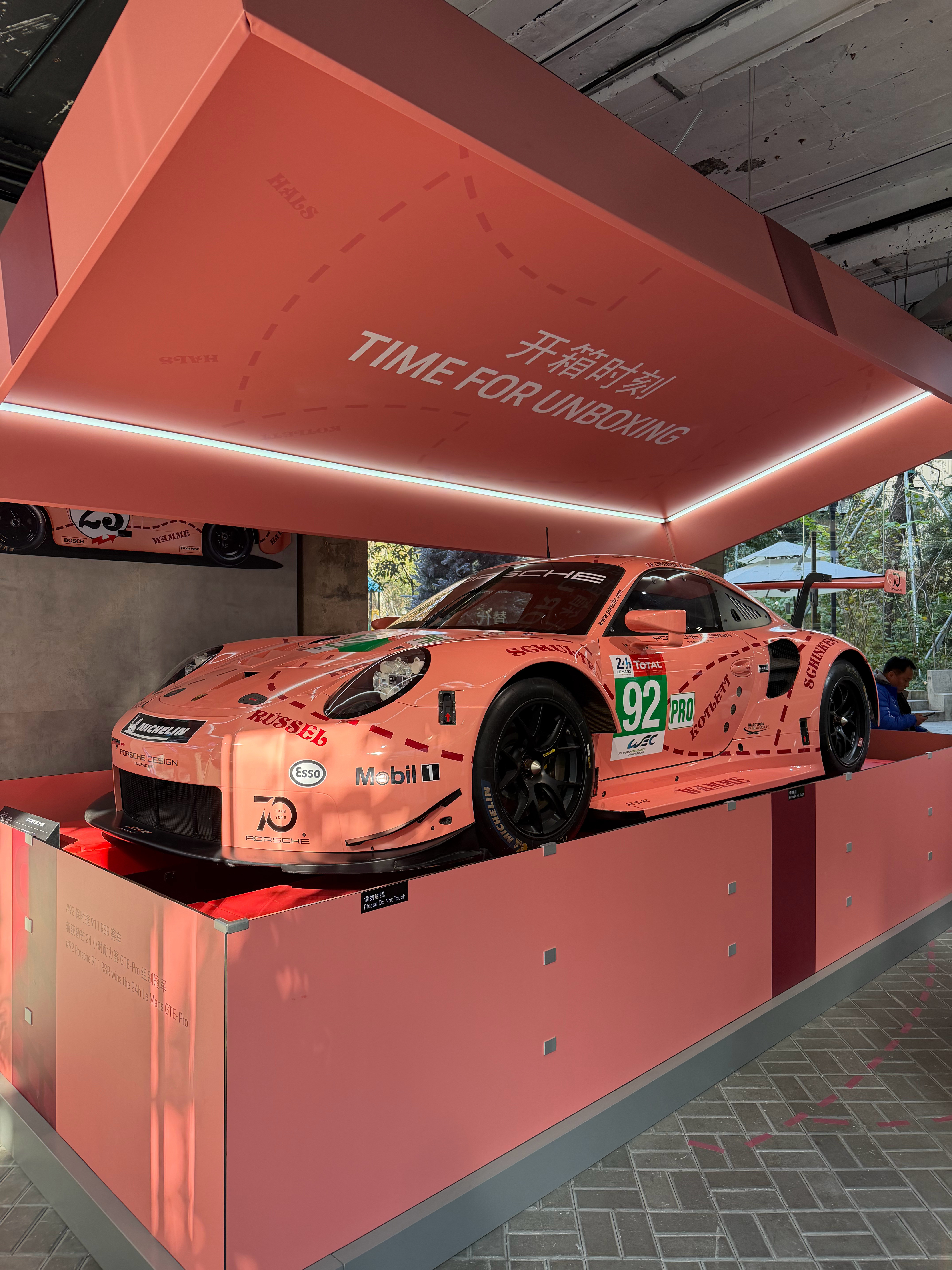 第一次打卡上海的保时捷快闪店，真的很有氛围，本想等提了911再来，是我不够努力，