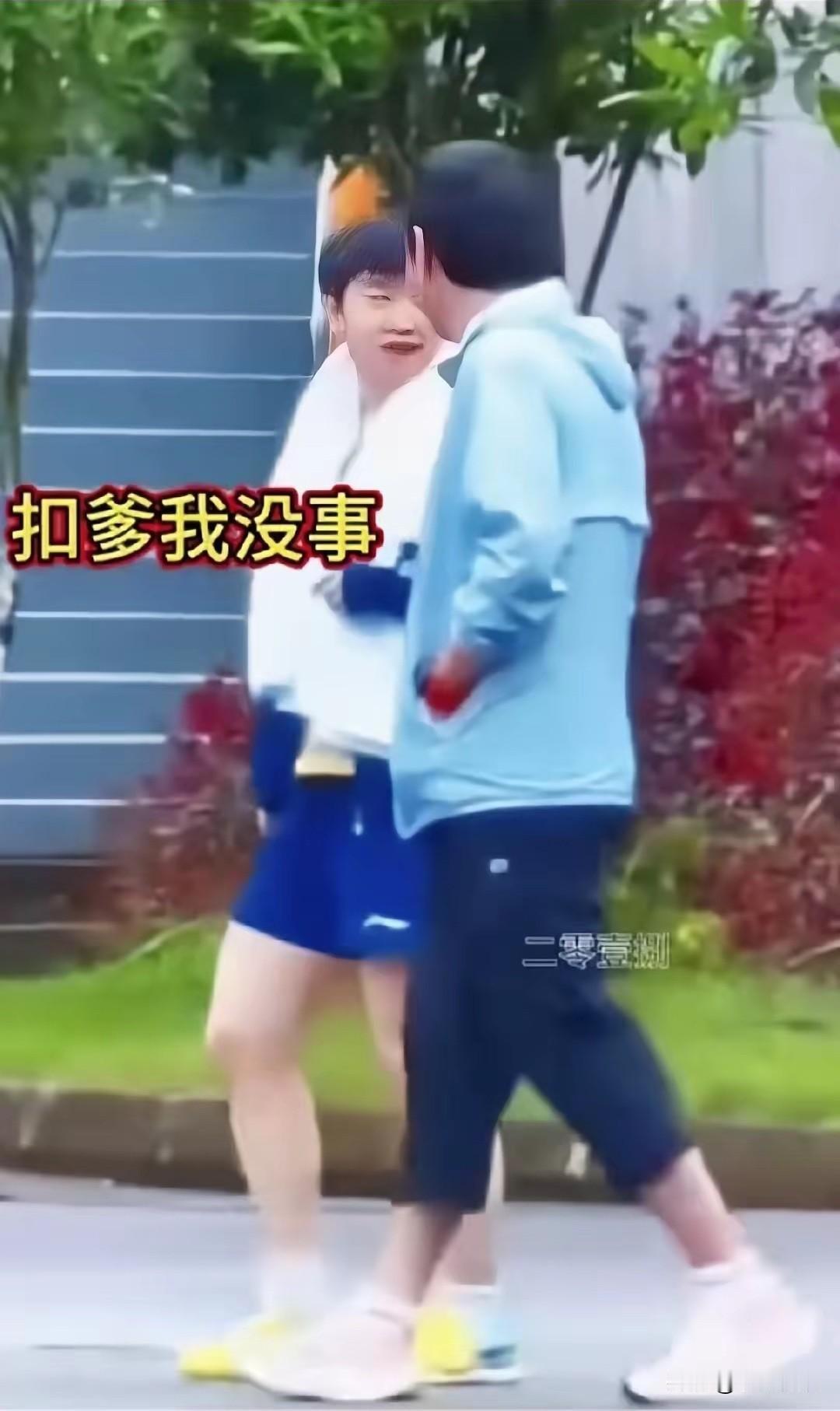 莎莎赢球了，心情不错，看到长沙天气这么热，中午抽空她说要请邱爸和小伙伴们，一起出
