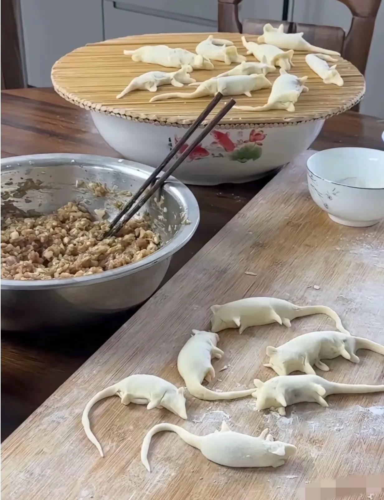 闺蜜每次都能别出心裁，这次打电话叫我去吃饺子，我满怀欣喜，在进门那刻变成了惊吓[