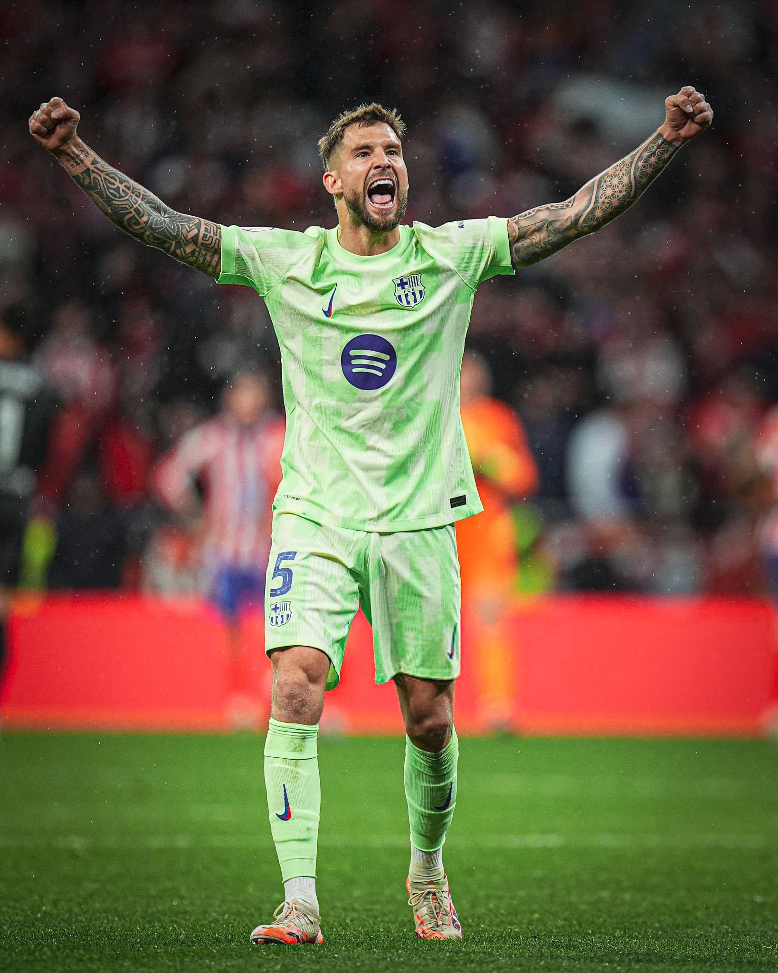 问：巴塞罗那缺少伊尼戈·马丁内斯❔伊尼戈：不不不。上个赛季，防线也出现了同