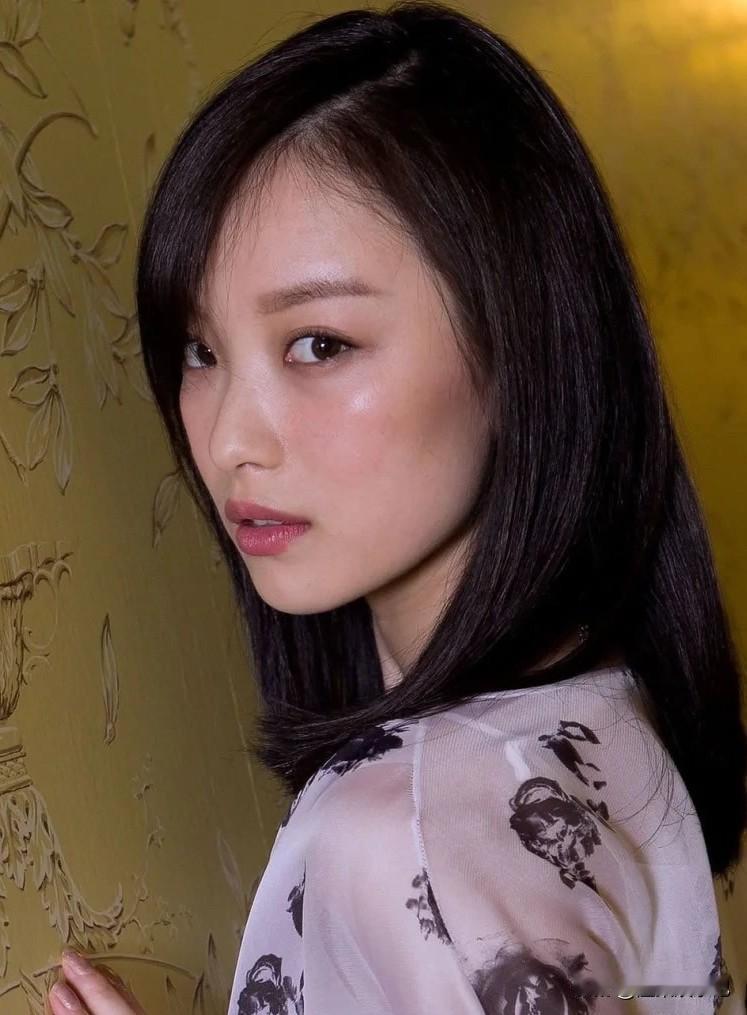 倪妮的一个眼神足以让人心动！