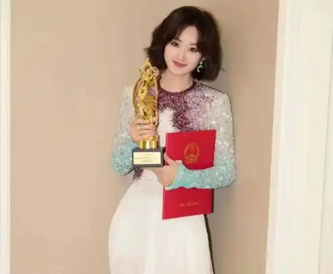 赵丽颖，你糊涂啊。你好不容易转型成功，影后拿了，视后也拿了，年龄也涨了几岁，你怎